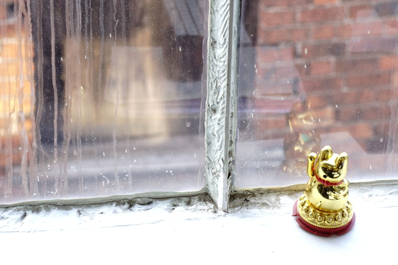 built structure, snowing, nature, australia, winter, fitzroy, focus on foreground, lucky cat, no people, representation, snow, grunge, architecture, sculpture