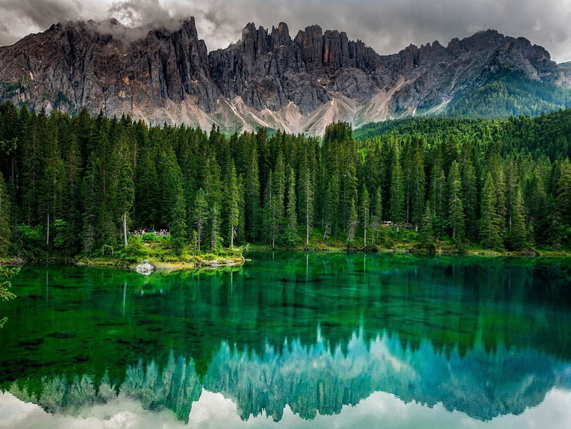 mountains, reflection, 720P, Alps, calm waters, trees, emerald, Italy, photography, summer, forest, landscape, nature, lake, green