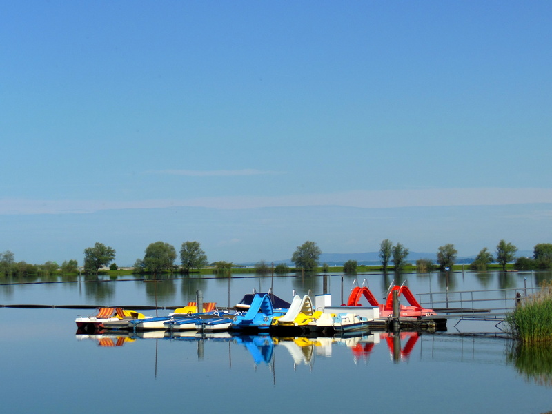 tranquility, scenics - nature, moored, outdoors, lake, reflection, transportation, mode of transportation, clear sky, waterfront, mirroring, beauty in nature