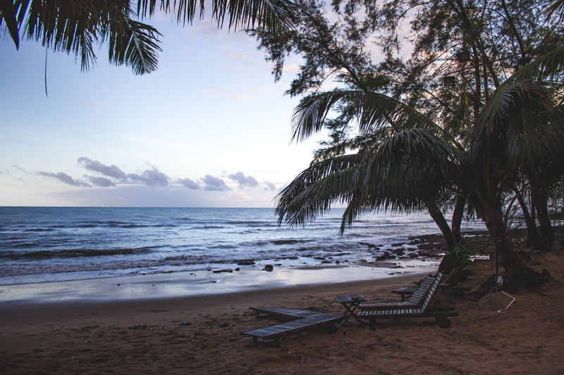 ocean, beachside, 5K, land, coconut palm tree, horizon, palm tree, outdoors, chairs, vacation, sky, beach, vietnam, grey, landscape, peace, nature, sunset