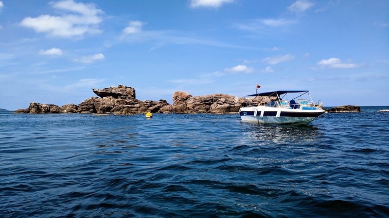 passenger craft, nature, solid, scenics - nature, nautical vessel, boat tour, transportation, water, travel, day, rock, sea, mode of transportation, waterfront