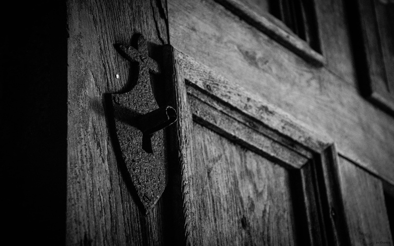 chapel, abandoned, monochrome, wood, door, 2K