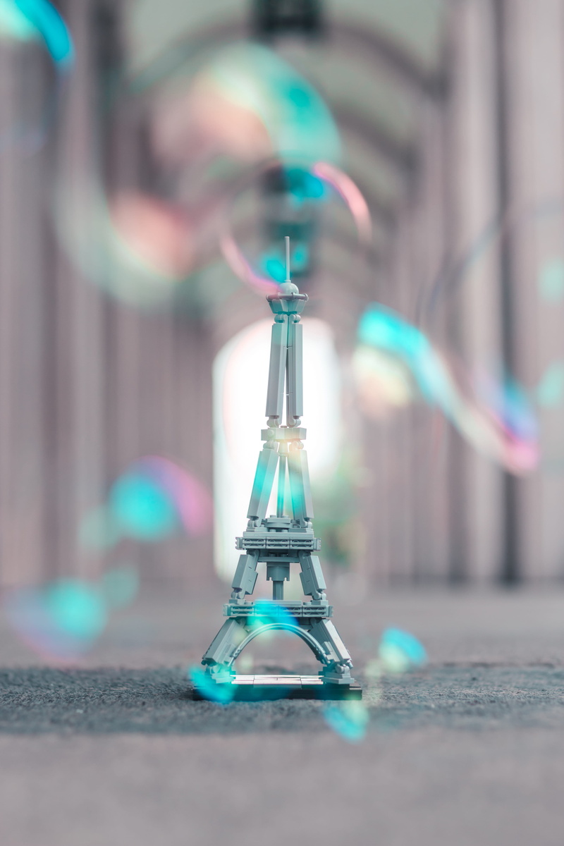 hand, table, long exposure, transparent, focus on foreground, toy, green color, 5K, bokhe, toluca, glowing, bubble, close-up, photography, france