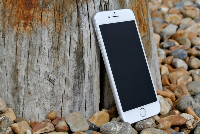 space grey, no people, wood - Material, solid, black color, aluminium, copy space, wireless Technology, mobile Phone, smartphone, metal, ios 8, a8, ios