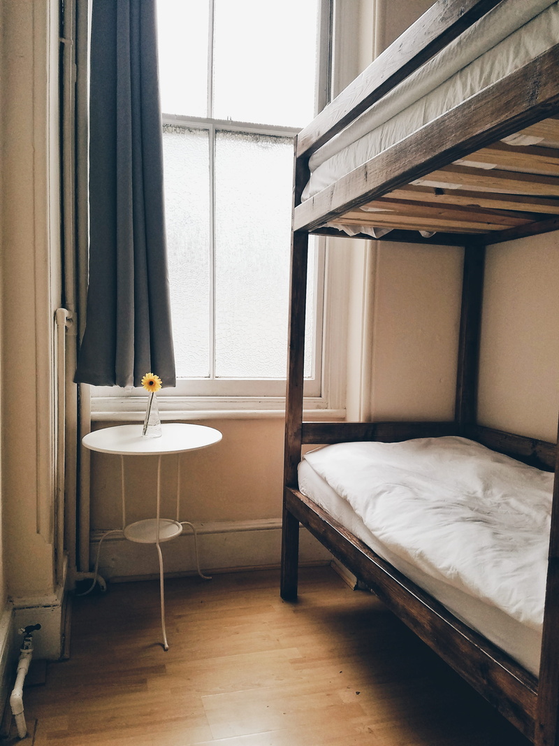 home interior, chill, bunk bed, samsung, 4K, empty, home, no people, curtain, sunlight, domestic room, bed, flooring, absence, bedroom, flower, furniture