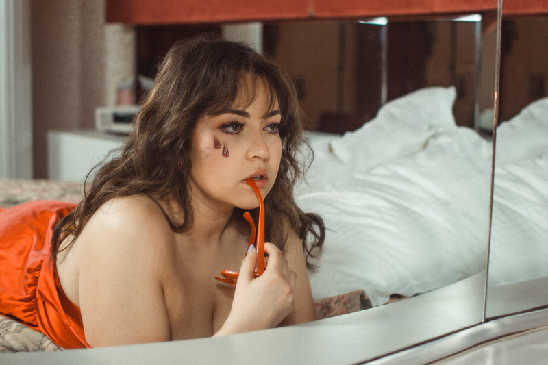 beautiful woman, finger, eating, one person, furniture, indoors, leaning, tortellini, noodle, hairstyle, couch, bedroom, women, looking, 4K, young adult