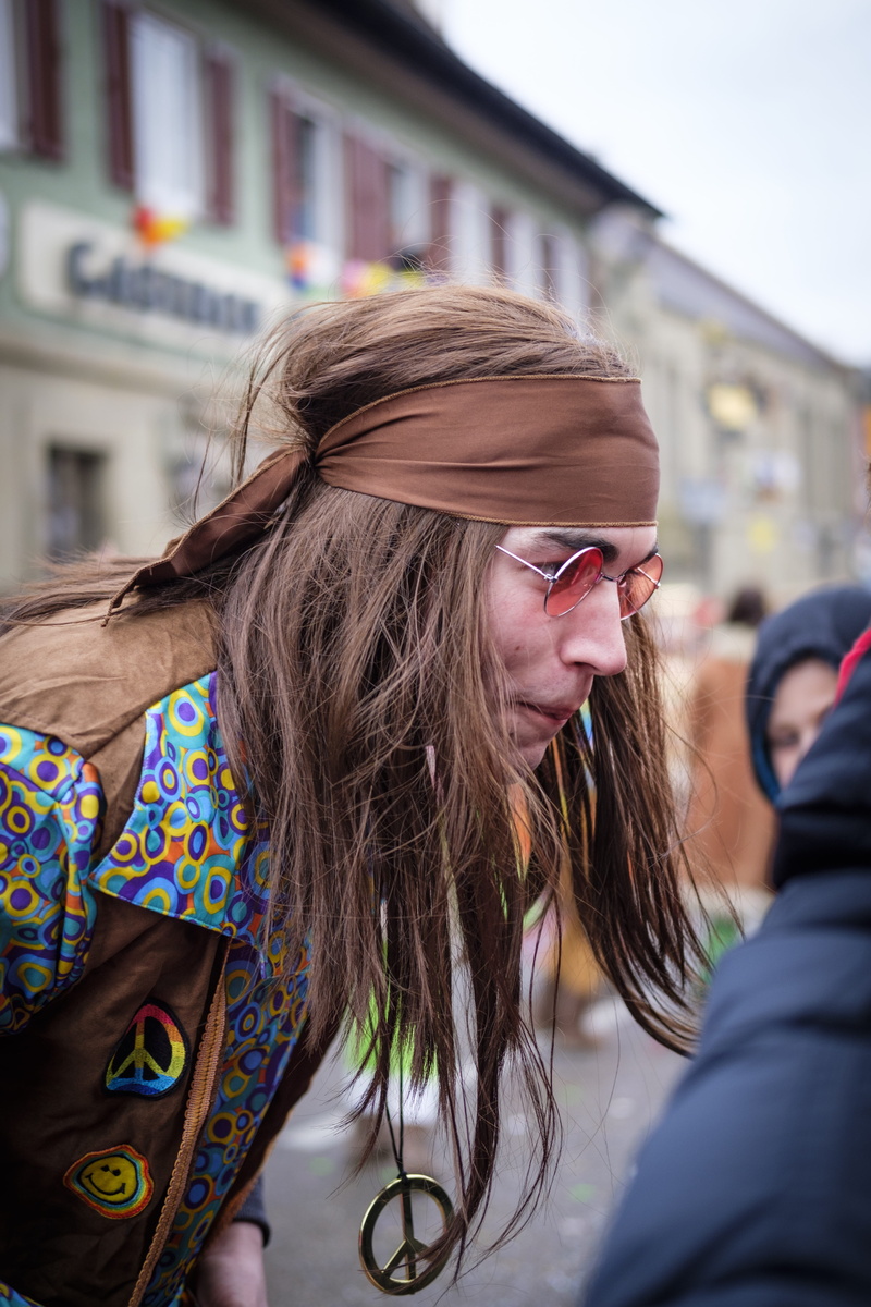 hairstyle, 5K, long hair, carnival, costume, people, foolish, outdoors, hair, lifestyles, women, building exterior, fashion, harmony, real people, focus on foreground