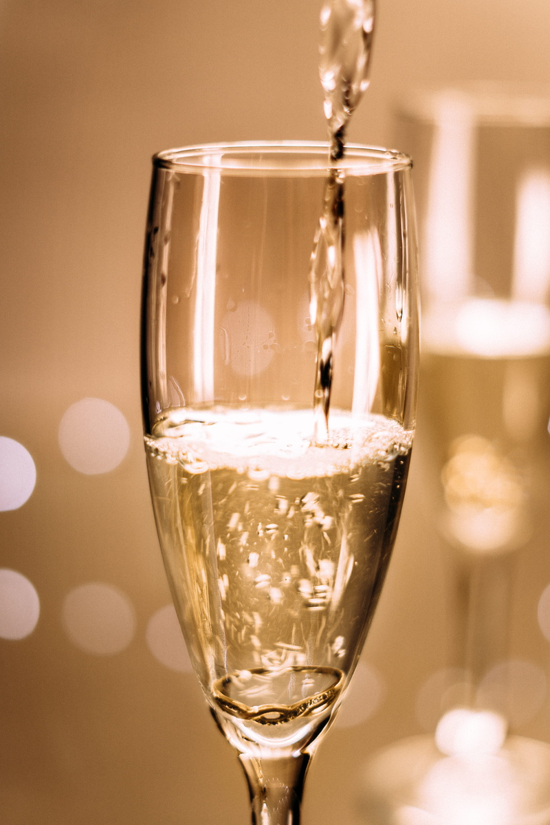 wine glass, wine, drink, focus on foreground, household equipment, freshness, drinking glass, food and drink, alcohol, close-up, glass, champagne flute