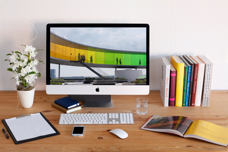 catalogs, desk, computer, wireless technology, aros, no people, technology, beside, 5K, laptop, desktop, connection, desktop pc, communication, books