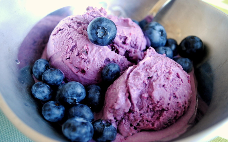 cream, 3d and abstract, 2K, desert, blueberries, ice cream, cold, berry, blue, purple, fruit, ice, yummy