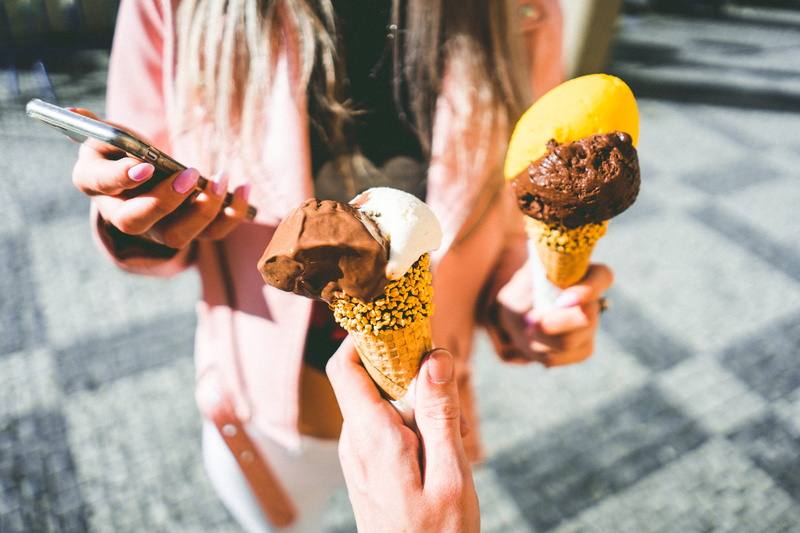snack, couple, cream, 4K, sugar, human body part, foodie, summer, date, sweet food, outdoors, street, nuts, ice, streets, one person, love, adult, hungry
