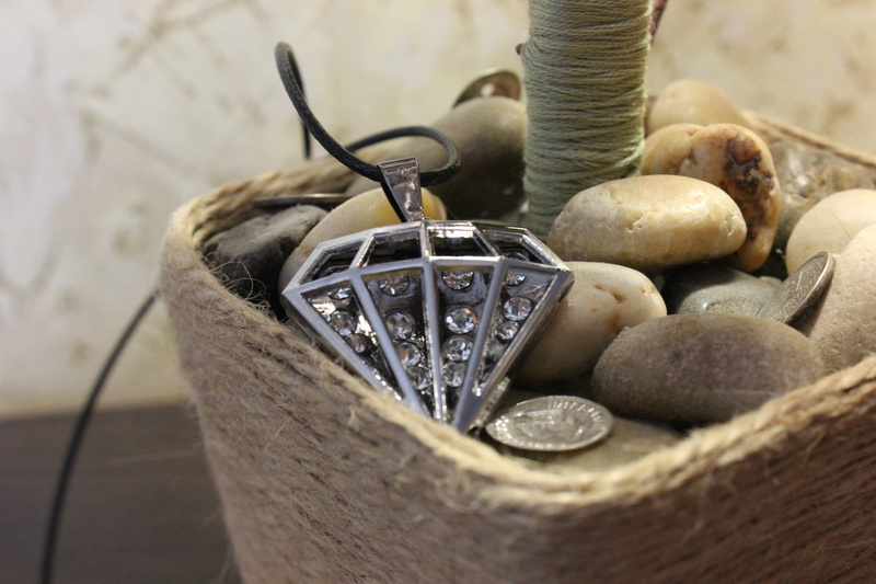 group of objects, 5K, close-up, ornament, stone, wood - material, crystal, day, still life, bijouterie, selective focus, high angle view, food and drink