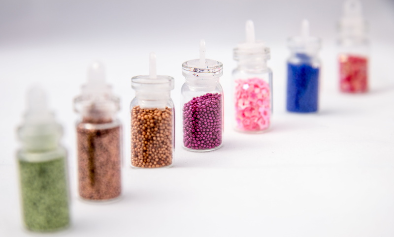spice, bijouterie, food and drink, capacity, glitter, color, studio shot, multi colored, selective focus, assorted, in a row, beads, medicine, bottle, healthcare and medicine