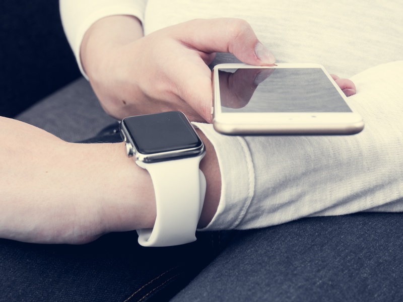 gold, wireless technology, lifestyle, hand, smartphone, aluminum, mobile, app, connection, business, close-up, mock, up, holding, 6s, device, gray, person