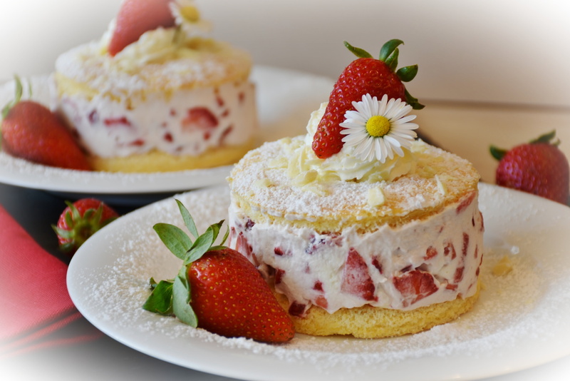 red, strawberry cake, sweet food, sweet, piece of cake, no people, delicious, eat, cream, strawberry sections, strawberry shortcake, strawberries, fruit