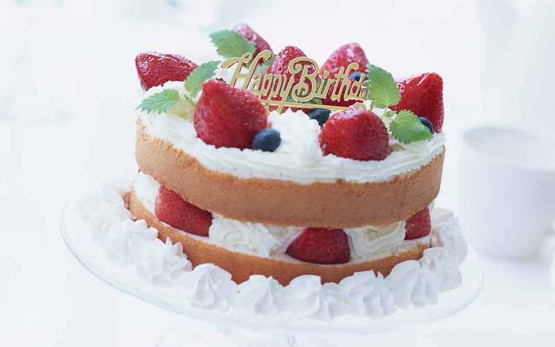 covered, temptation, gift, freshness, decoration, bakery, indulgence, no People, sugar, snack, fruit, backgrounds, strawberries, plate, wedding, still life