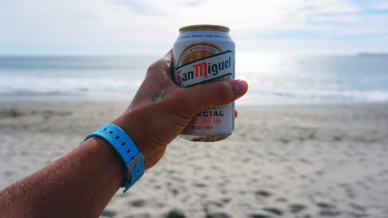 tin, holding, san, horizon over water, finger, one person, nature, person, ocean, seashore, close -up, hand, 5K, landscape, lifestyles, can, day, beach