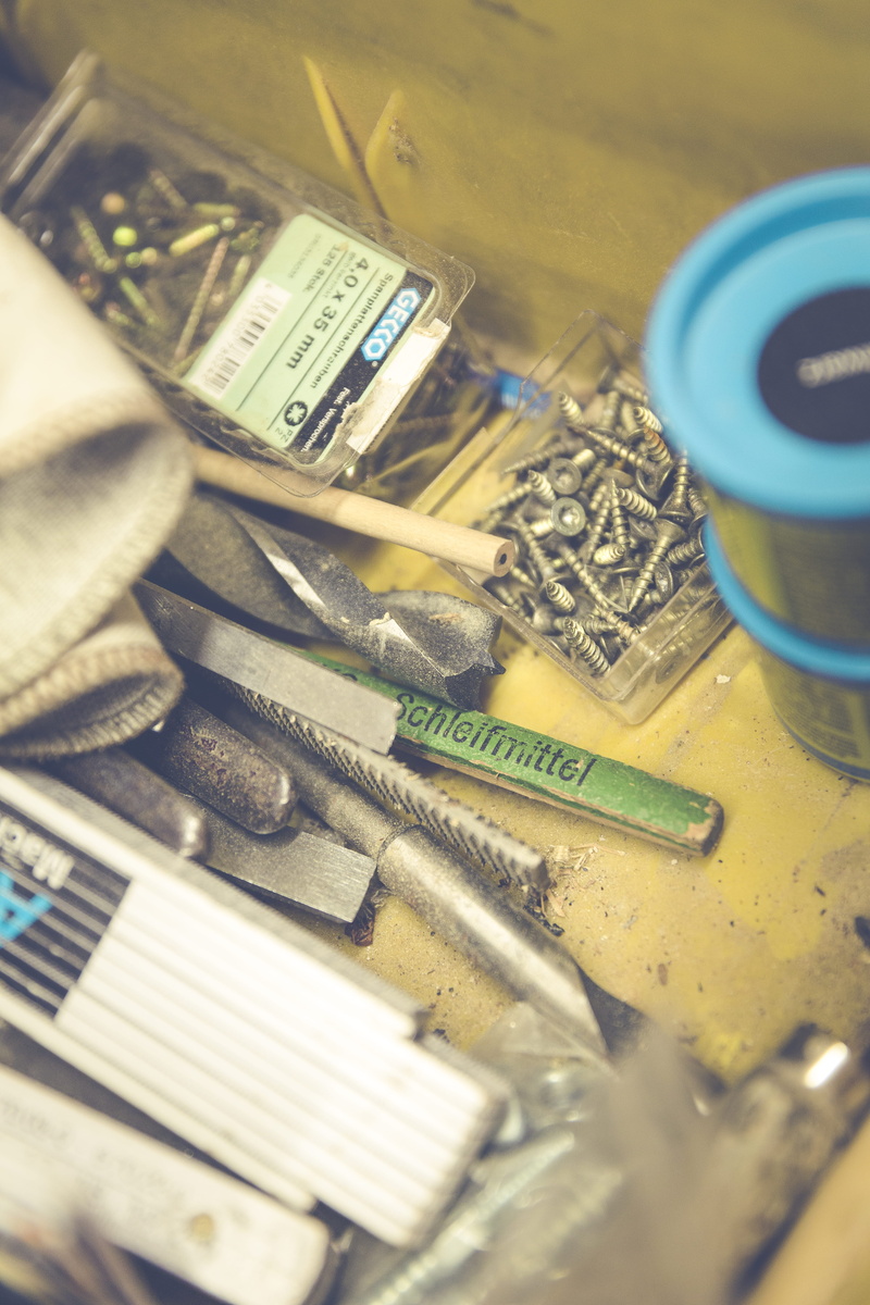 selective focus, blur, close-up, table, currency, blue, narcotic, social issues, screw, economy, 5K, steel, high angle view, needle, near, healthcare and medicine