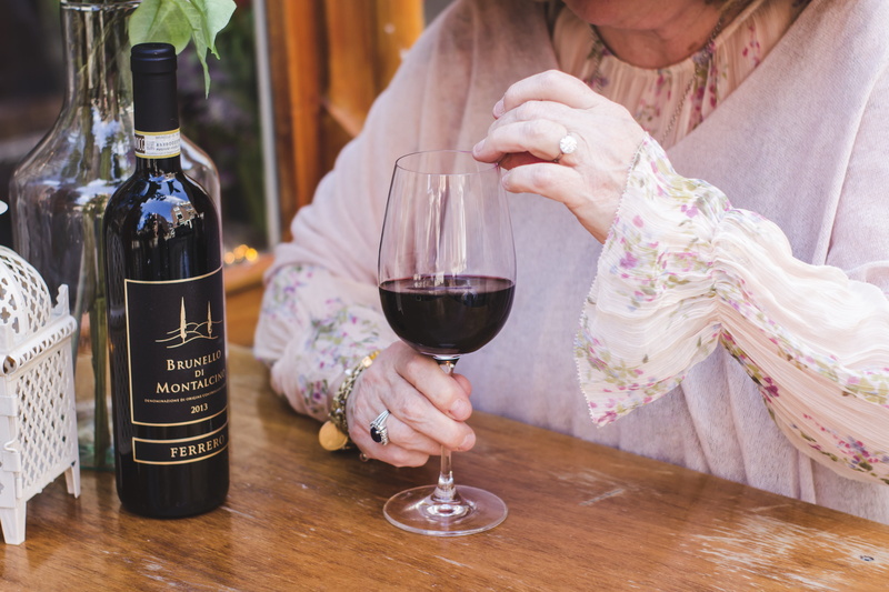 wine bottle, food, red wine, 5K, leisure activity, refreshment, real people, drinking, glass, hair, human, home decor, holding, alcohol, woman, bottle