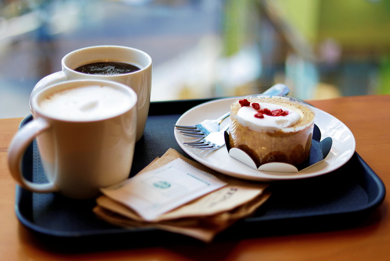 food, caffeine, dessert, still life, hot, photo, coffee - drink, indulgence, starbucks, saucer, coffee cup, temptation, coffee, table, latte, 5K, breakfast