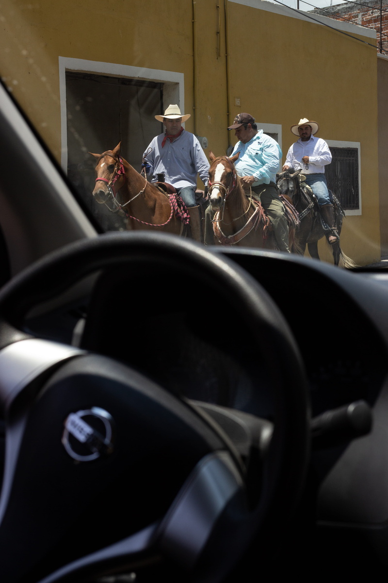 motor vehicle, 5K, land vehicle, women, indoors, architecture, sitting, day, yuriria, mexico, medium group of people, car, real people, group, mode of transportation