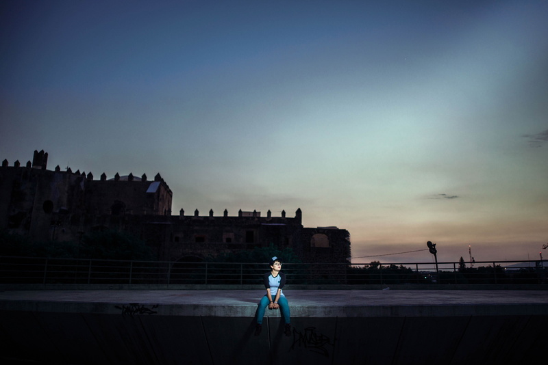 edge, woman, sky, night time, jogging, 5K, ligth, méxico, building, centro histórico, sport, men, girl alone on wall, real people, nature, yuriria, sports