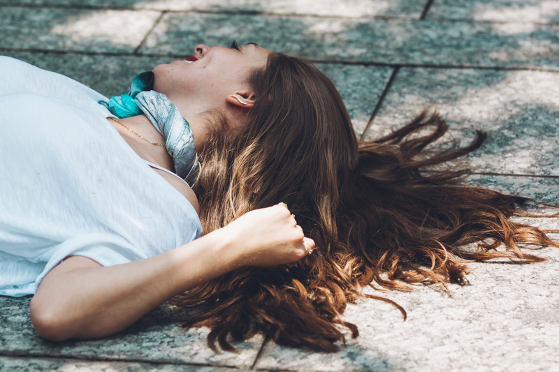 beautiful woman, eyes closed, animal, young adult, cocker spaniel, day, leisure activities, 4K, long hair, portrait, relaxation, ciudad de méxico, human