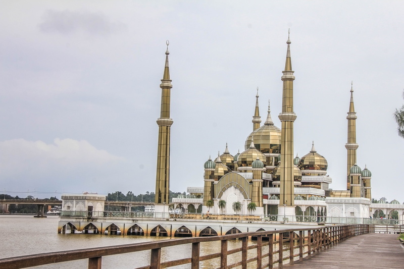 tourism, water, tower, religion, spire, building, sky, place of worship, mosque, nature, travel destinations, 5K, building exterior, belief, cloud - sky