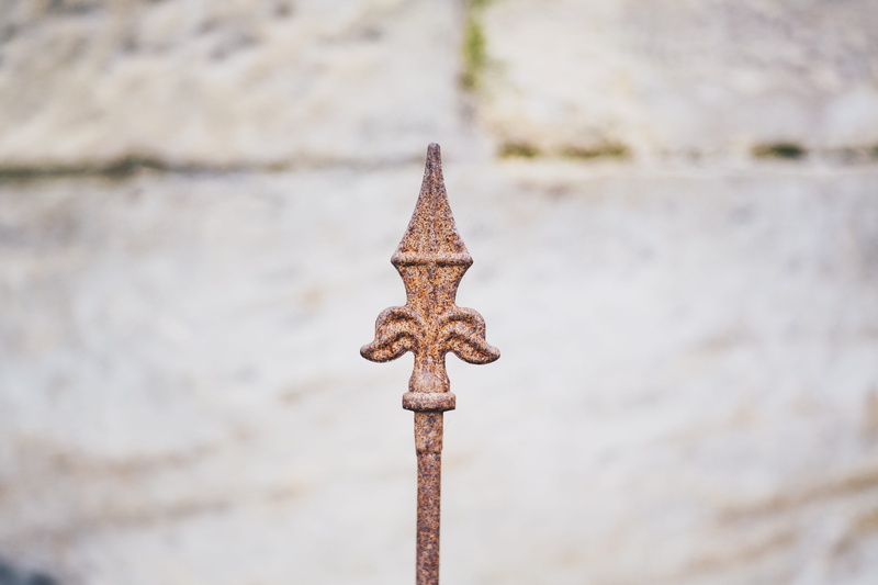 brown, no people, water, pld, exterior, belief, creativity, weathered, finial, spirituality, lis, close-up, 5K, outdoors, cross, day, metal, photography