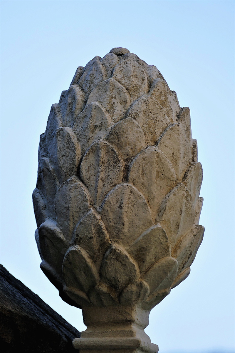 5K, stone, craft, clear sky, creativity, solid, human representation, no people, travel destinations, statue, day, stone sculpture, history, male likeness