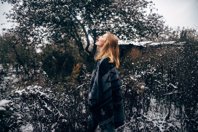 720P, tongue out, snow, Marat Safin, photography, snowdrops, women outdoors, depth of field, blonde, model, closed eyes, open mouth, women