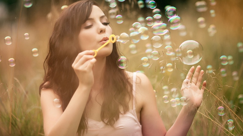 plant, nature, blowing, adult, brunette, bubble, beauty, headshot, hair, holding, women, brown hair, fragility, hairstyle, 1080P, field, contemplation