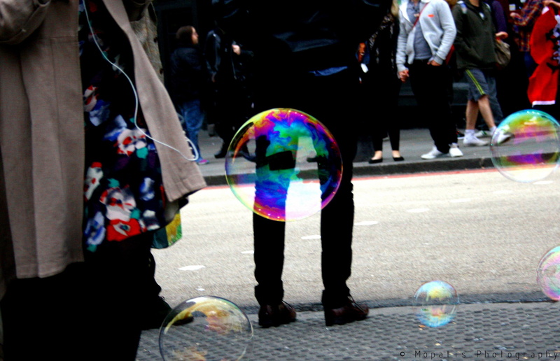 ball, nature, outdoors, men, sphere, incidental people, city, leisure activity, fragility, people, bubbles, bubble wand, real people, vulnerability, mid-air