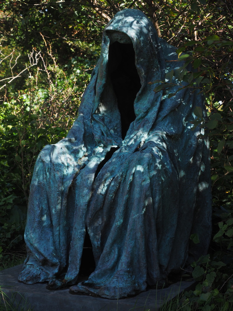 representation, death, suffering, outdoors, male likeness, art, pity, day, anna chromy, human representation, solid, pietà, female likeness, gloomy, history