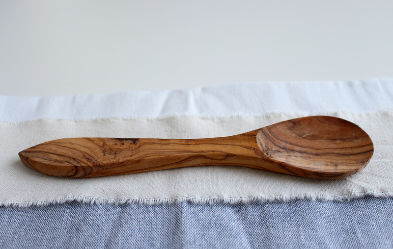 cut out, kitchenware Department, two objects, textile, still life, blue, close-up, indoors, wooden cutlery, budget, table, kitchen cutlery, studio shot