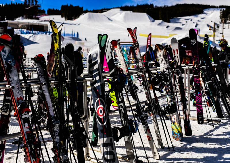 skiing, day, crowd, bicycle, ski, person, apparel, transportation, large group of people, sports, winter sport, real people, ice, vehicle, assorted, lot