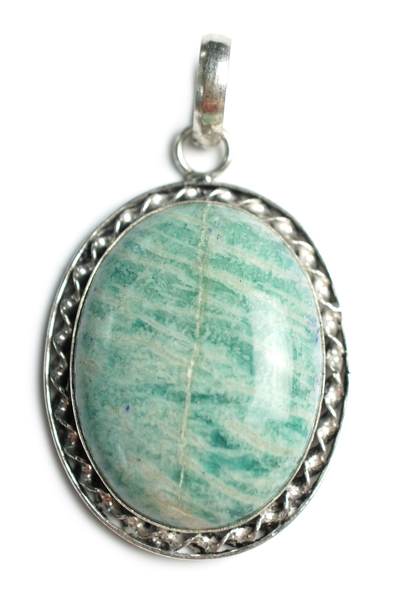 amulet, metal, chain, isolated, charm, jewellery, pendant, jewelry, wealth, indoors, gemstones, circle, colored, sterling, gold colored, big, gem, asian