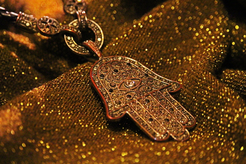 chain, hand of fatima, shining, design, art, golden, personal accessory, antique, jewelry, gold colored, accsessoires, close-up, metal, pendant, necklace