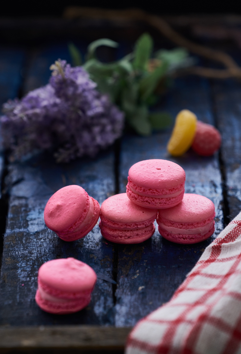 5K, biscuit, sweet food, selective focus, table, food, french, candy, treat, sweets, pink color, indoors, french food, plant, macaron, fruit, flowering plant