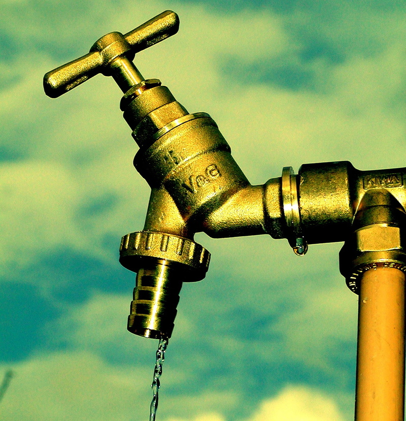 drop, metal, plumbing pipes, focus on foreground, no people, faucet, home, 1080P, day, architecture, wrench, close-up, low angle view, pipe - tube, cloud - sky
