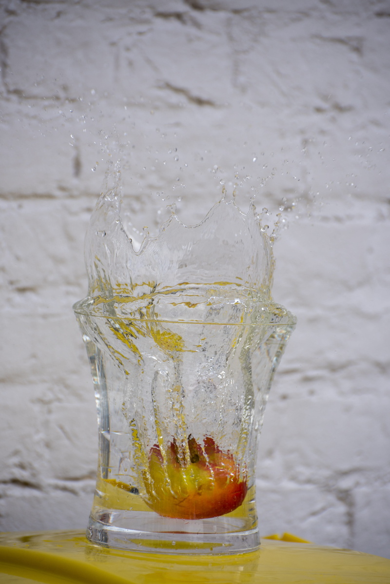 Apple, outdoors, cold - Temperature, food and drink, transparent, household equipment, close-up, refreshment, fruit, Splash, citrus fruit, 5K, yellow