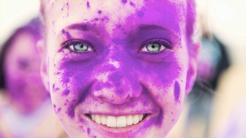 blue eyes, smiling, 1080P, green eyes, holi festival