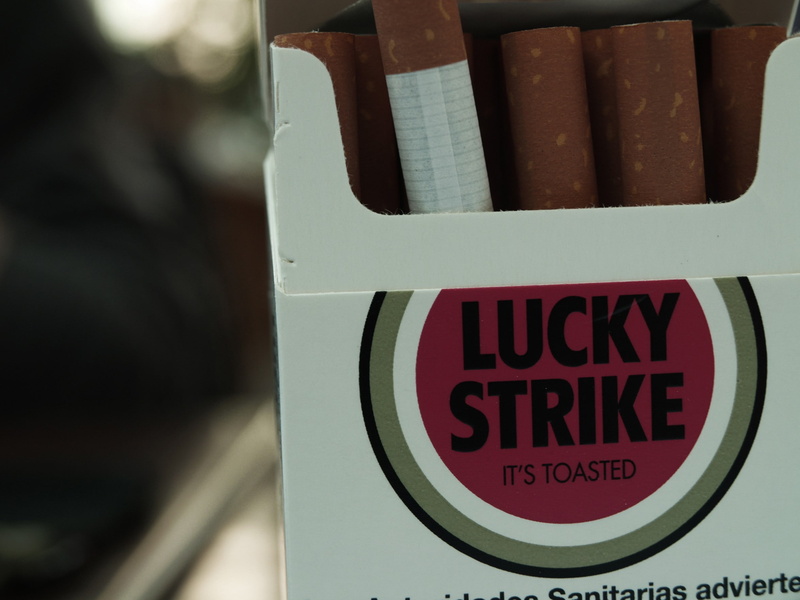 red, smoke, information sign, smoking issues, information, cigarette, day, geometric shape, cigarettes, outdoors, shape, close-up, sign, communication