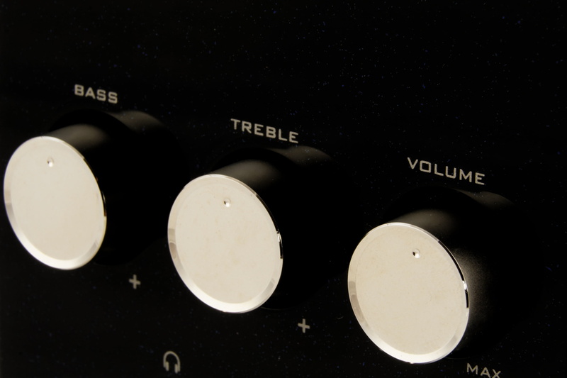 text, tweeter, electrical equipment, amplifier, communication, gray, volume, musical equipment, hifi, controller, no people, black, sound recording equipment