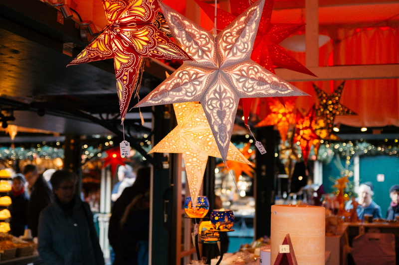 black, stall, outdoors, christmas, festive, tourism, red, celebration, people, large group of people, group of people, market stall, shopping, light, 4K