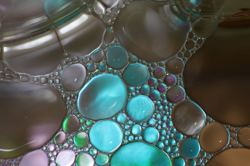 oil, close, liquid, shape, science, drop, texture, oil in water, soap sud, close-up, pattern, indoors, abstract, backgrounds, water, silver, blue, oil eye