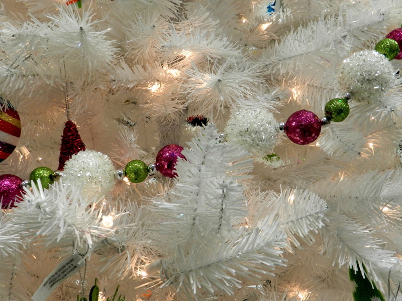christmas lights, ornament, no people, 1080P, indoors, nature, embellishment, christmas tree, close-up, christmas decoration, tree, holiday - event, decorative