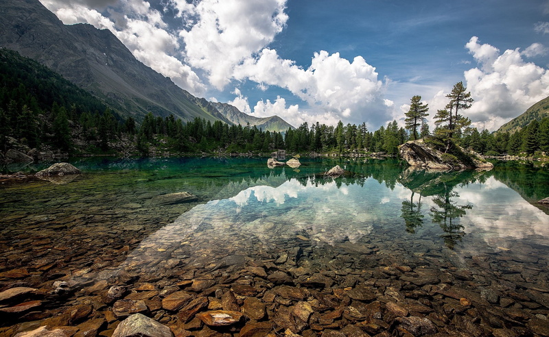 outdoors, green, Lake, day, non-urban scene, water, tranquility, beauty in nature, Mountain, cloud - sky, sky, plant, solid, 2K, trees, pine, coniferous tree