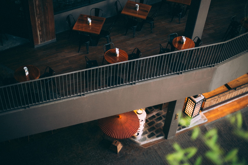 concrete, animal, nature, animal themes, brown, street, restaurant, bar, square, round, wooden, downtown, balcony, high angle view, group of animals, photography