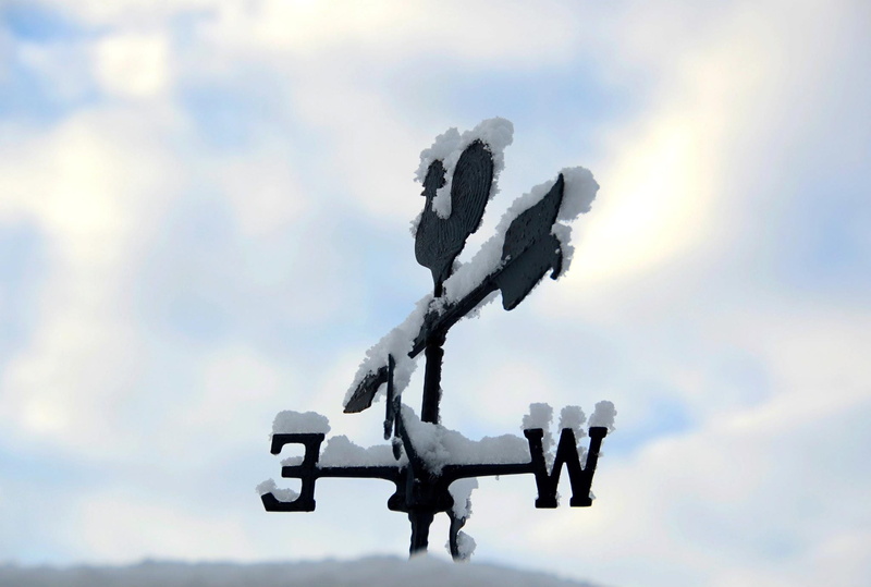 direction, arrow, focus on foreground, weather, white color, wind, 1080P, frost, snow covered, weather vane, roof, cloud - sky, sky, no people, weathervane